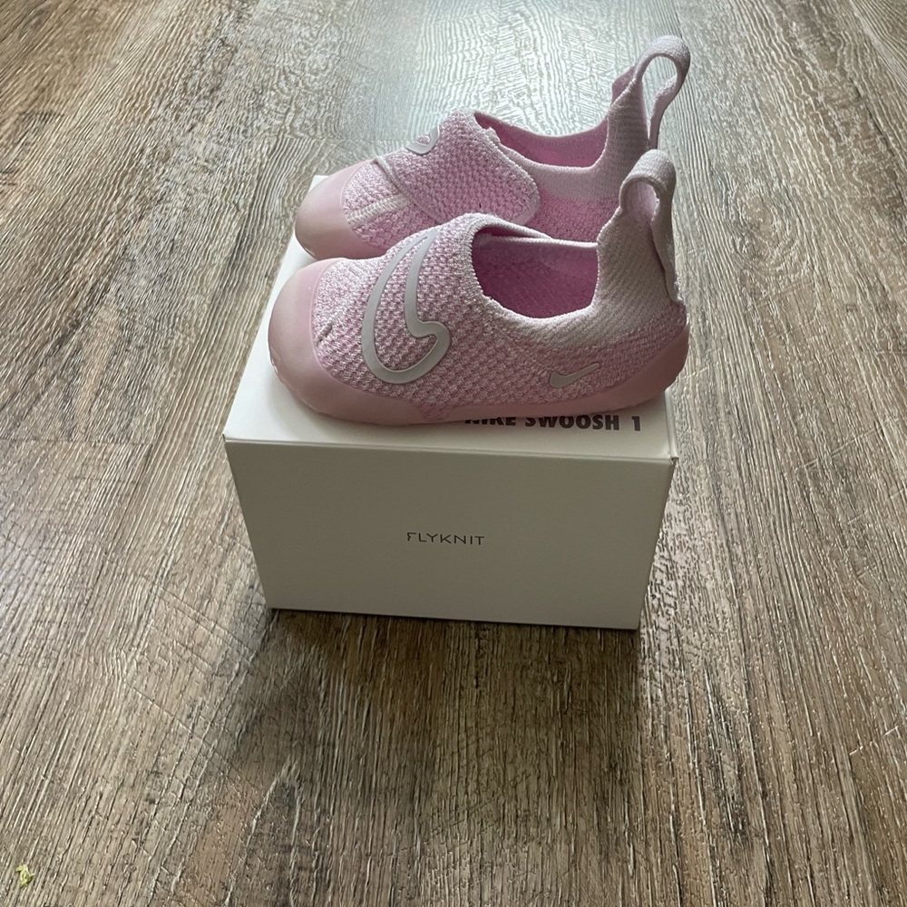 Nike Swoosh 1 TD Infant Fkyknit Shoes Ponk Pearl
 Sz 7C FB3244-601